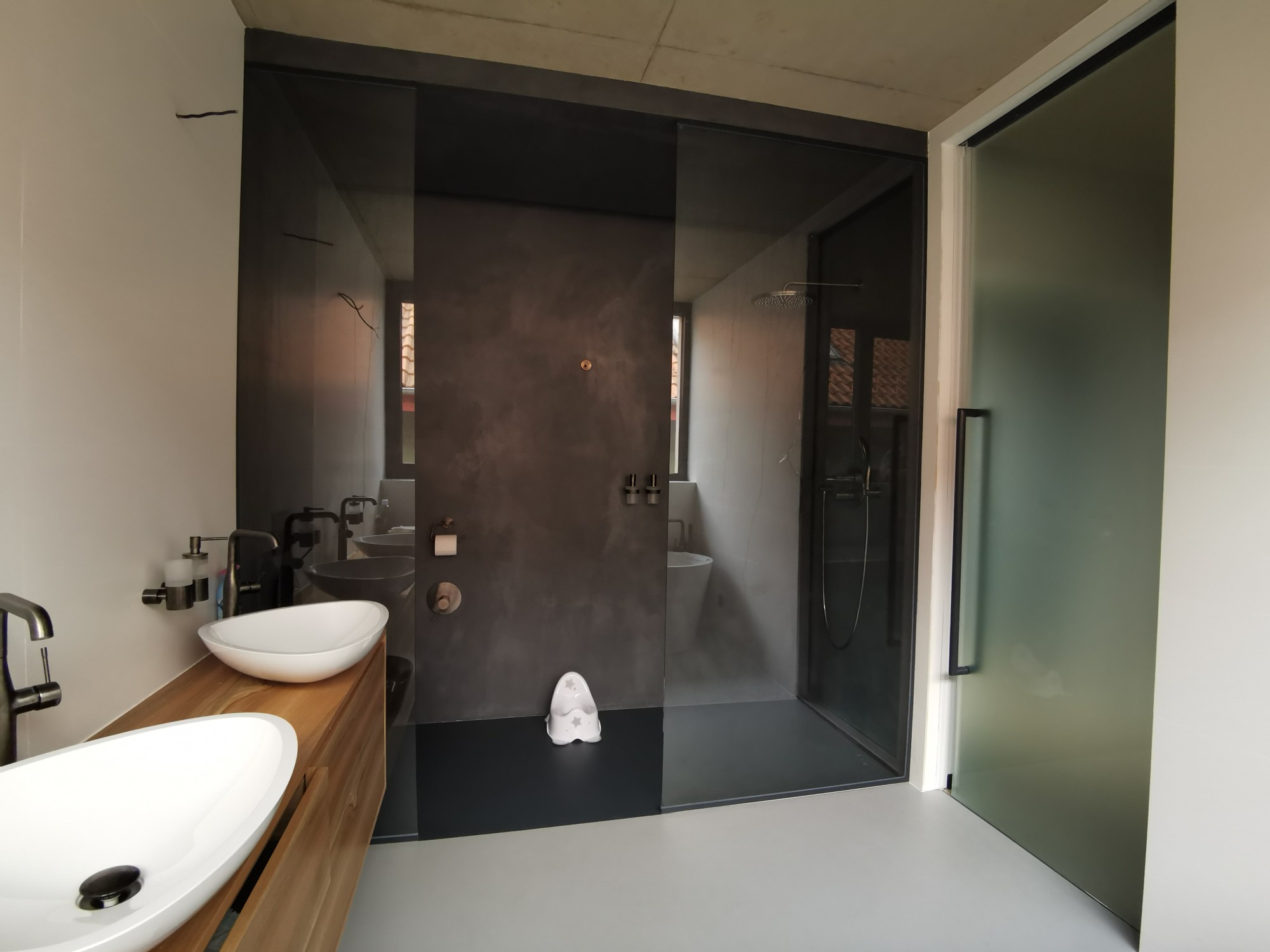 pevná sklenená sprchová zástena walk-in 
